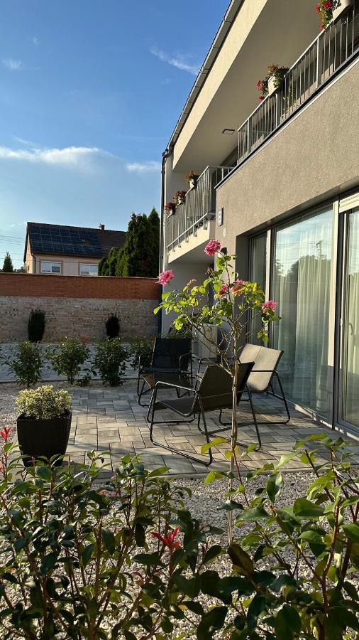 Linden Apartman 001 - Adults Only Mosonmagyaróvár Eksteriør bilde