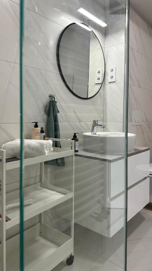 Linden Apartman 001 - Adults Only Mosonmagyaróvár Eksteriør bilde