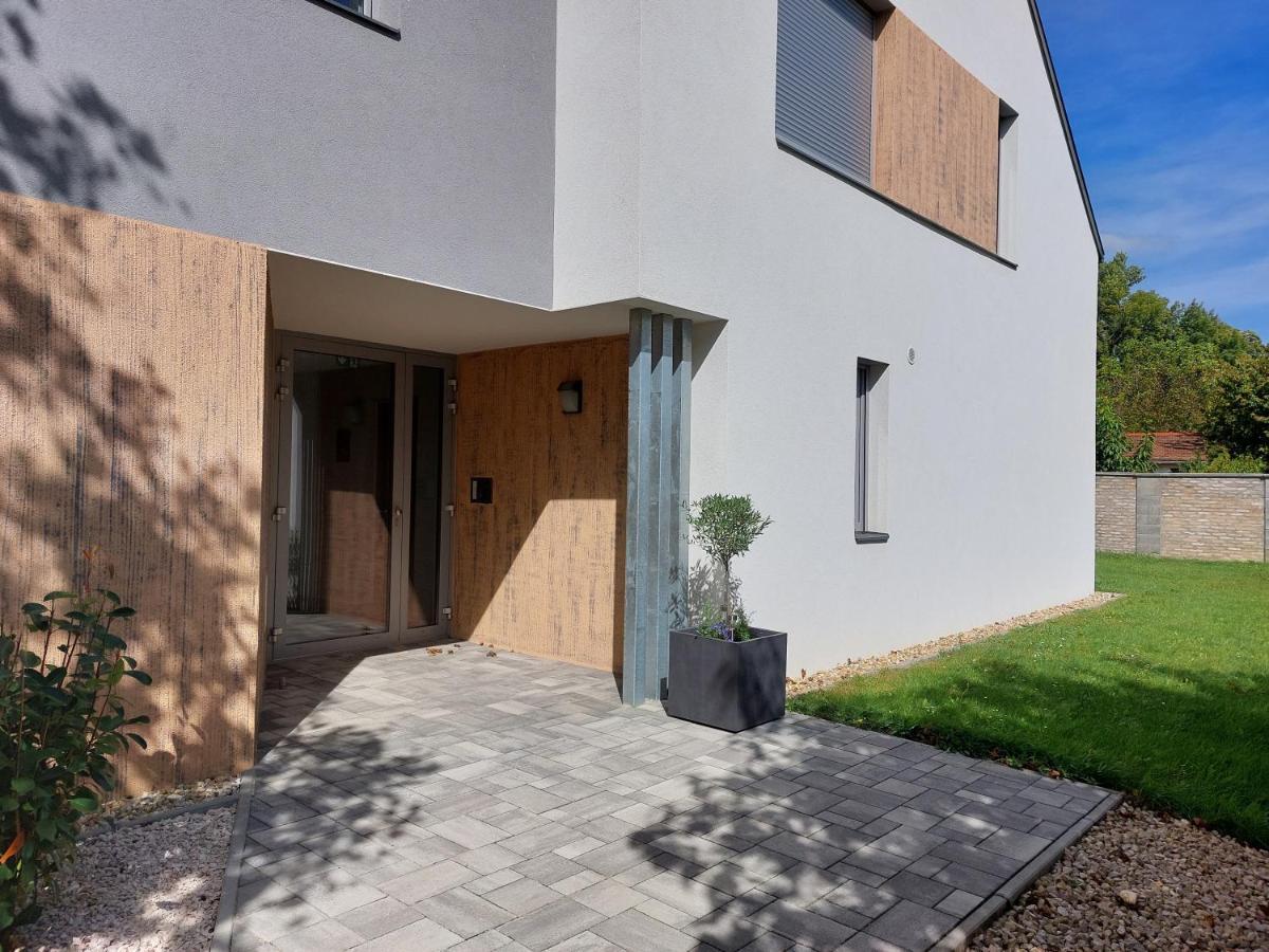 Linden Apartman 001 - Adults Only Mosonmagyaróvár Eksteriør bilde